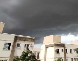 Defesa Civil divulga alerta de risco de temporais isolados em Londrina