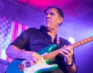 Luke de Held leva rock e blues ao último show do Viva Elis nesta quinta
