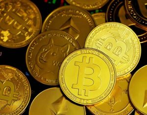 Stablecoins e moedas voláteis na gestão financeira digital