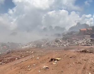 Defesa Civil e Bombeiros realizam força-tarefa para controlar fogo no PEV