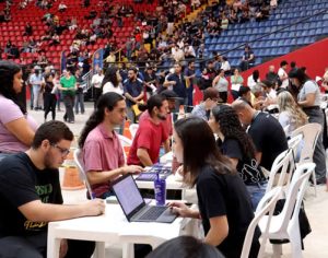 Feira de empregos em Londrina oferta mais de 1,5 mil vagas nesta semana