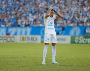 Torcida do Londrina critica Iago Teles após pênalti perdido na final