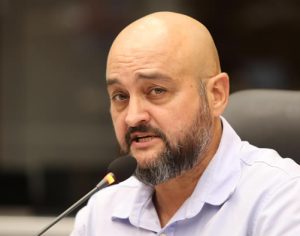 Câmara de Londrina aprova campanha contra cigarro eletrônico nas escolas