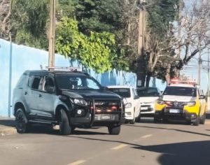 Londrina: aluno tem surto, sobe em telhado e ameaça pedagoga em escola