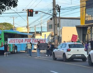 Ato de familiares e amigos cobra justiça por morte de Thaissa em Londrina