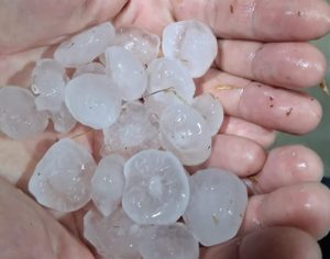 Ventos fortes e chuva de granizo atingem Londrina e cidades da região